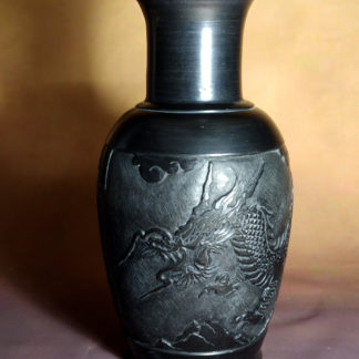 Vaso bucchero con drago